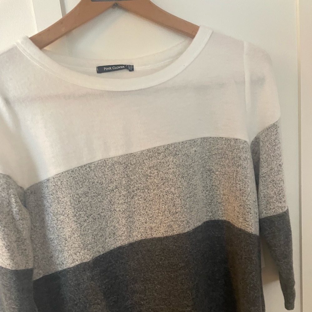 Ladies 3/4 sleeve color block sweater